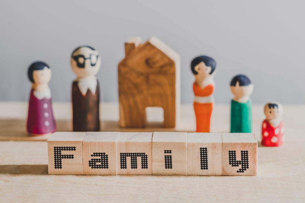 Héritage familial : un fils logé gratuitement par son père doit 180 000 euros à ses frères et soeurs